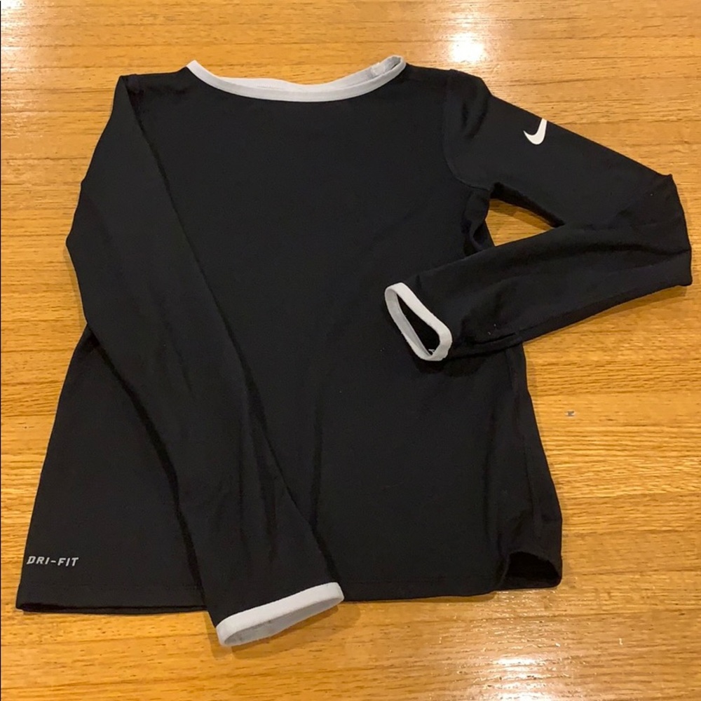 Girls Nike Thermal Long Sleeve💛🎉